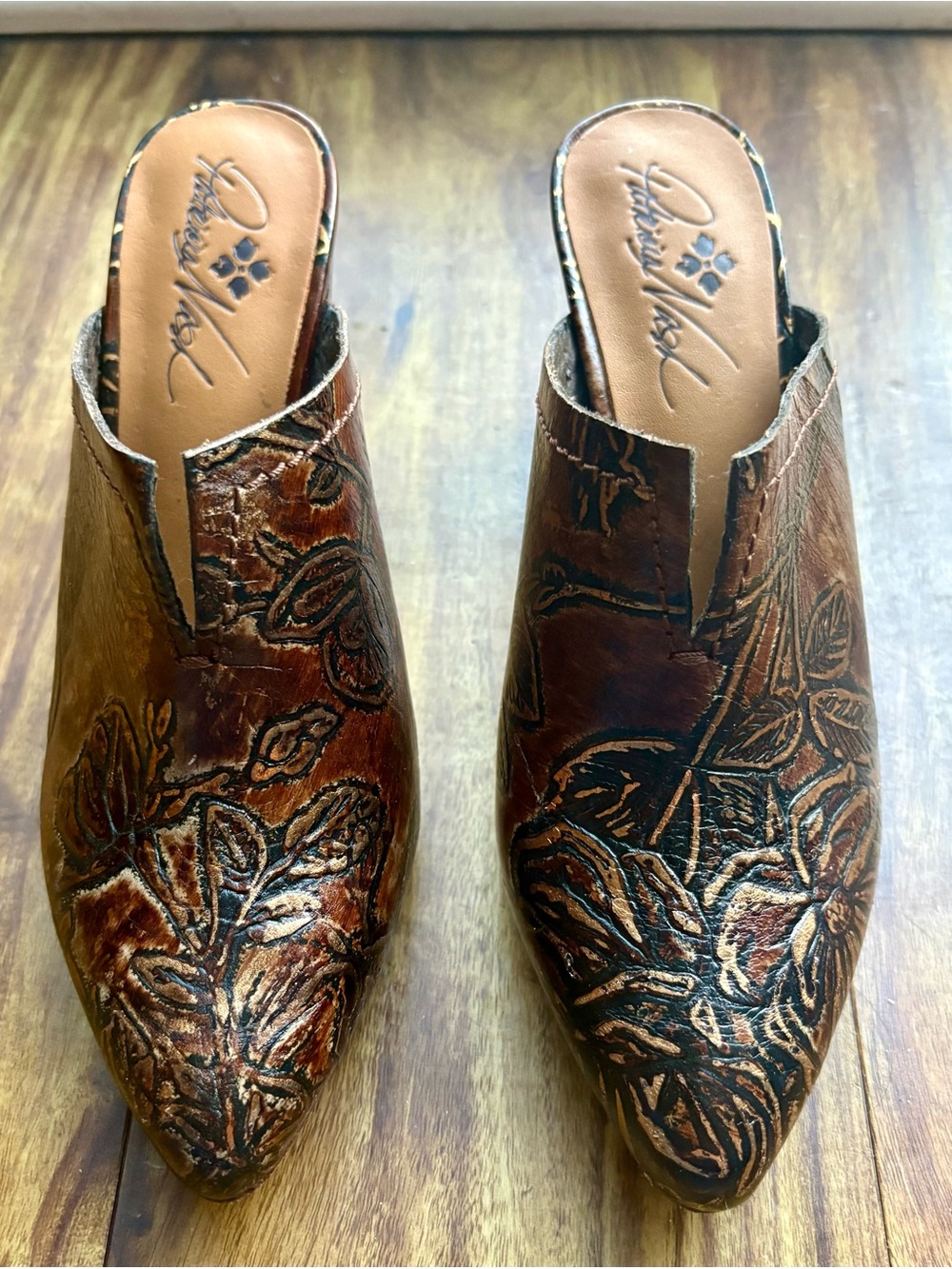 Leather mules, Patricia Nash Ruffina, brown with gold metallic florals size 7.5